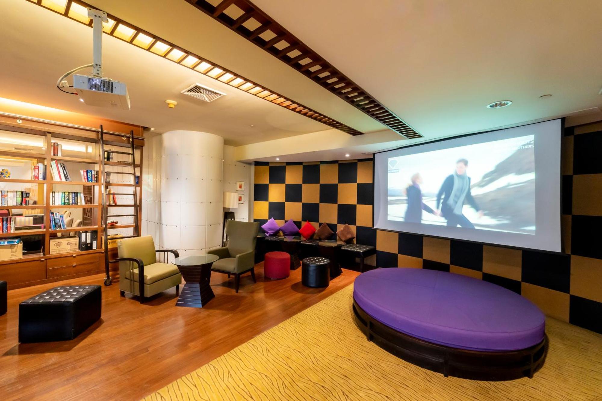 Century Park Hotel Bangkok Exterior photo