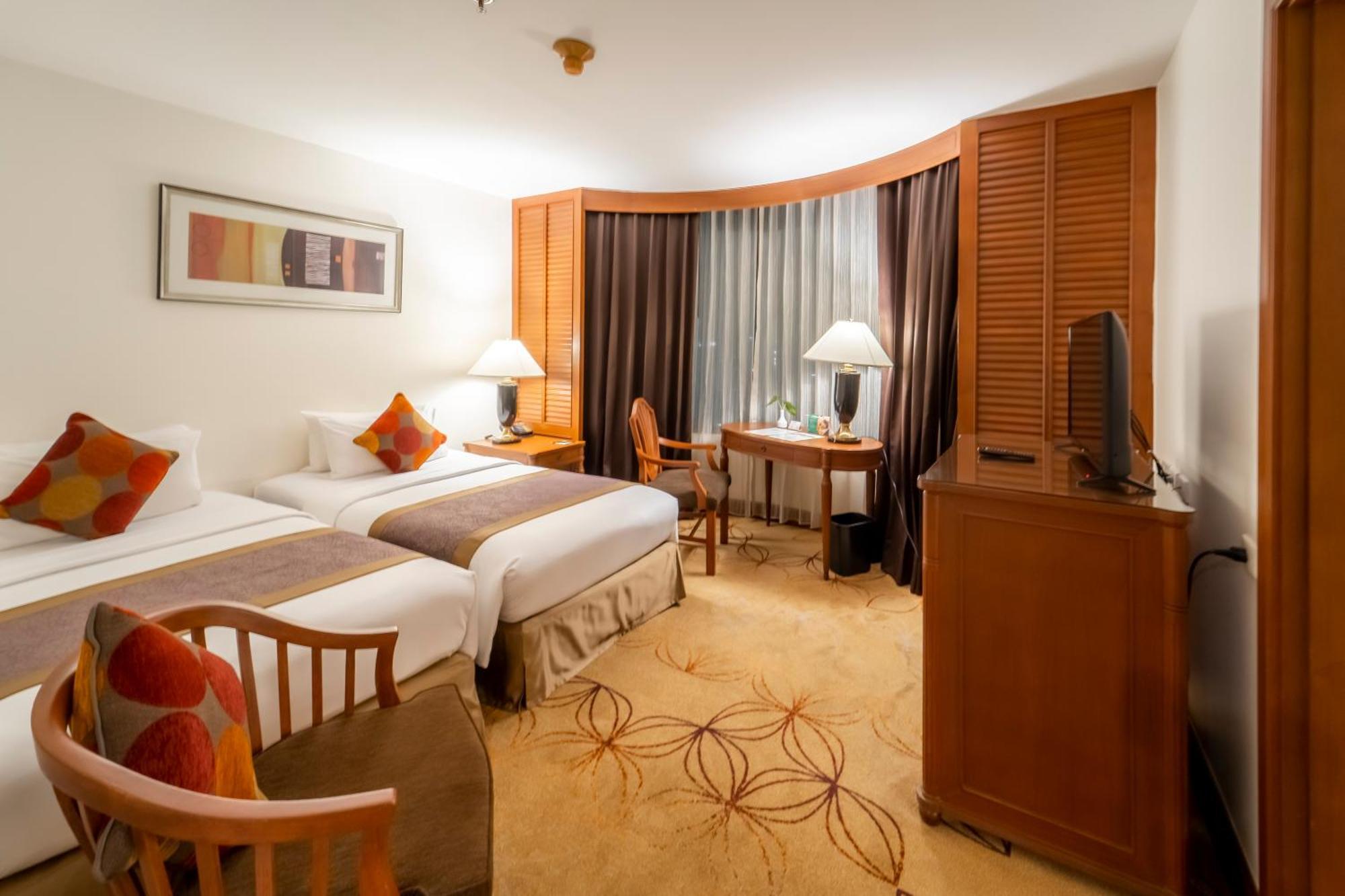 Century Park Hotel Bangkok Exterior photo