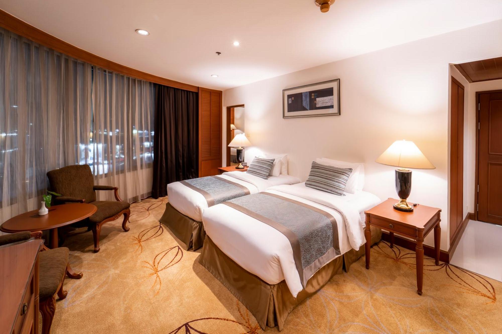 Century Park Hotel Bangkok Exterior photo